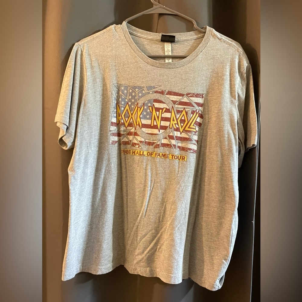 Juniors Rock 'N Roll Hall of Fame TShirt (XL)